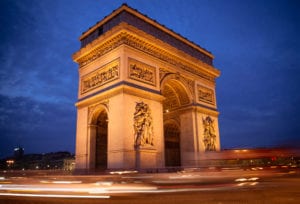 שער הניצחון בפריז צילום בשעות בין הערביים - שירותי תרגום לצרפתית
