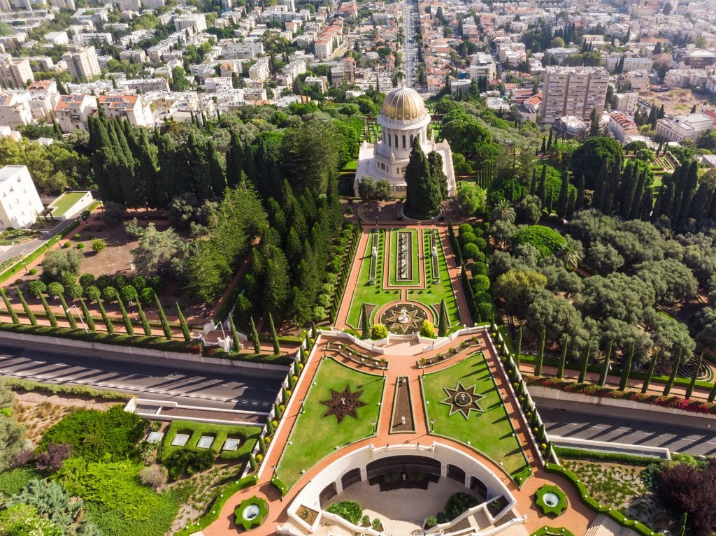 שירותי י תרגום בחיפה בתמונה: נוף הגנים הבהאים ממעוף הציפור