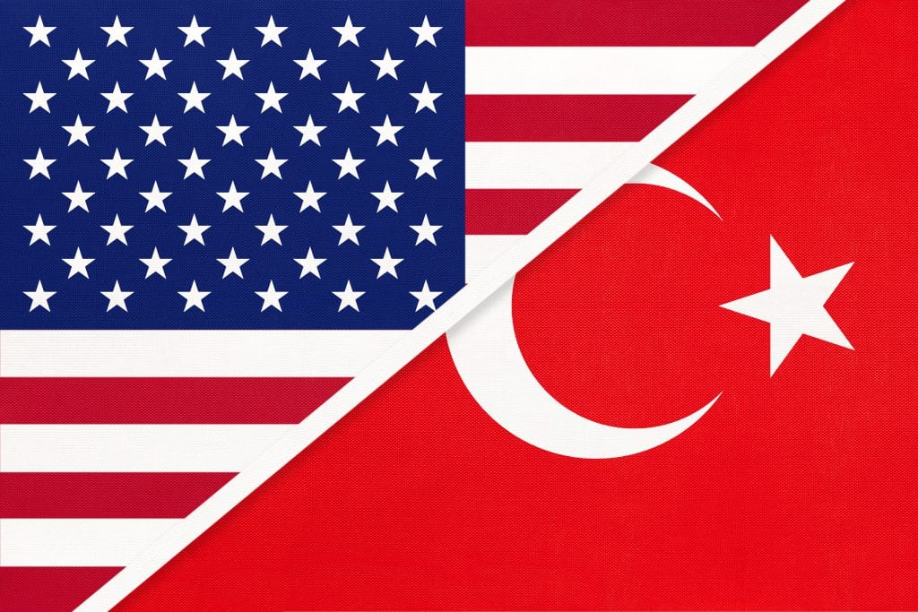 תרגום לטורקית מאנגלית בתמונה: דגלי טורקיה וארצות הברית 